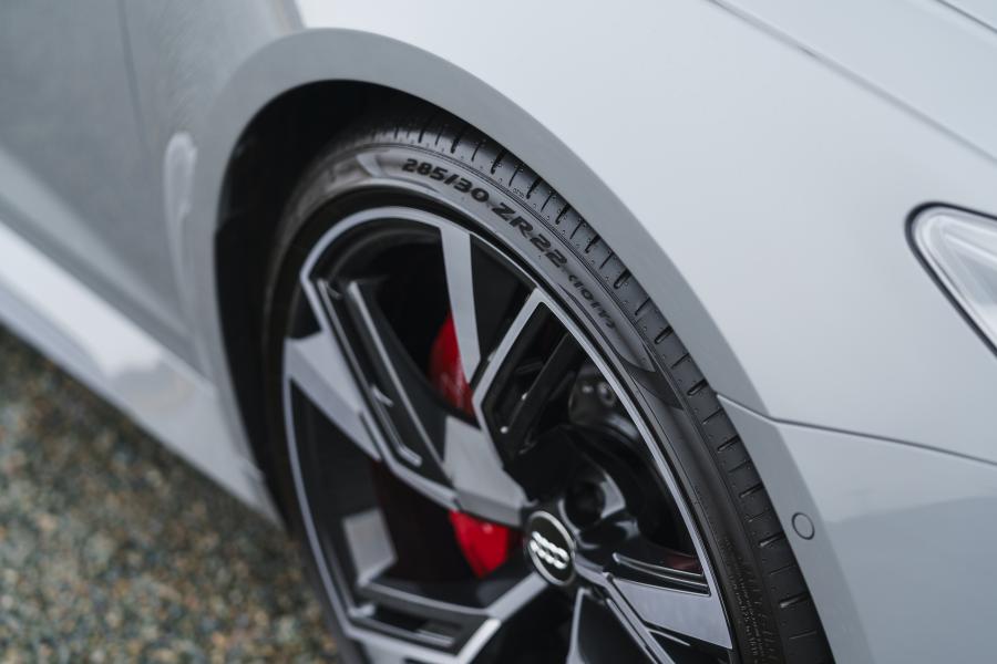 Колеса Audi RS6 Avant (C8) 2020 года  (UK) (фото 94 из 150)